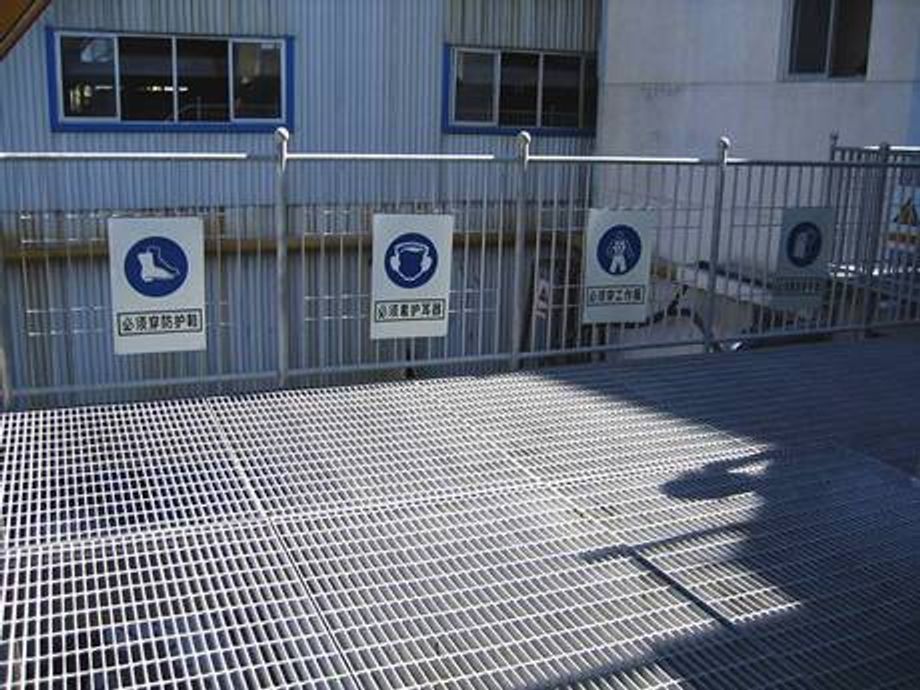 Platform Grating of Smooth Surface in The Plant