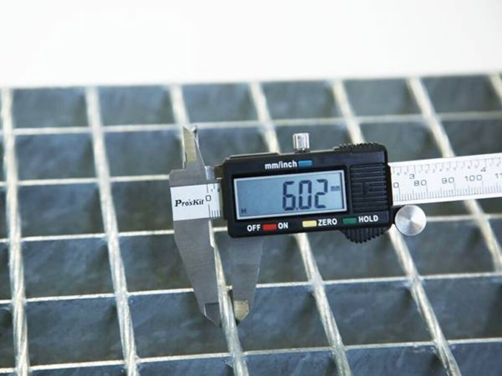 The Cross Bar Measuration Of Metal Grating Threads