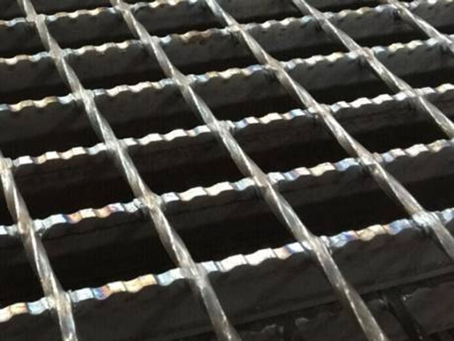 Serrated Metal Gratings